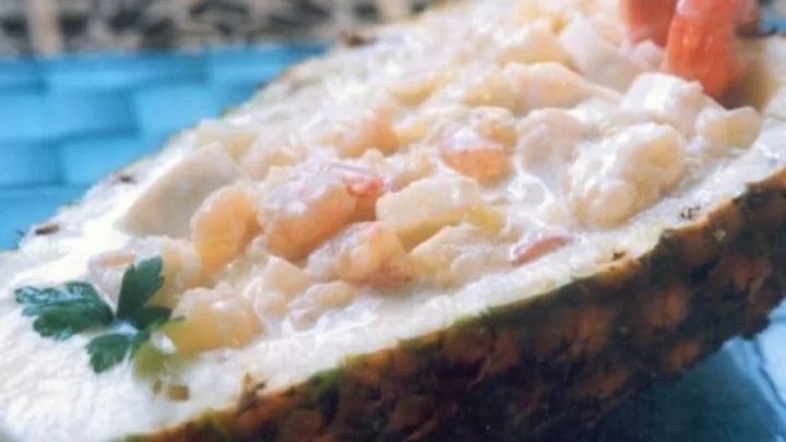 Receita de Abacaxi recheado com Camarão Saboroso