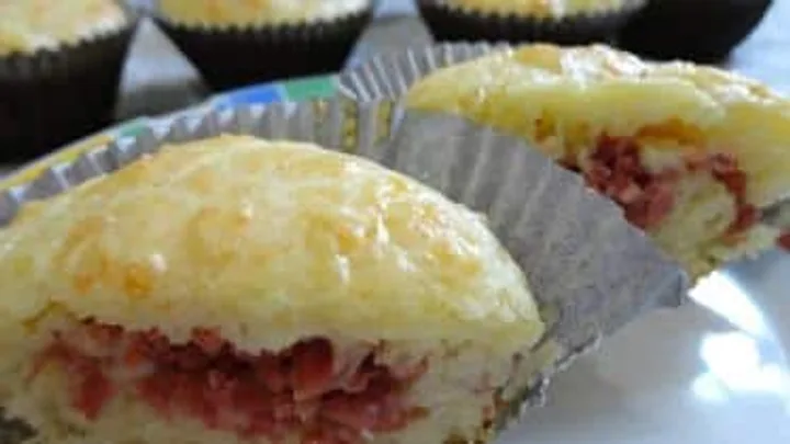 Receita de Cupcake Salgado de Calabresa e Parmesão