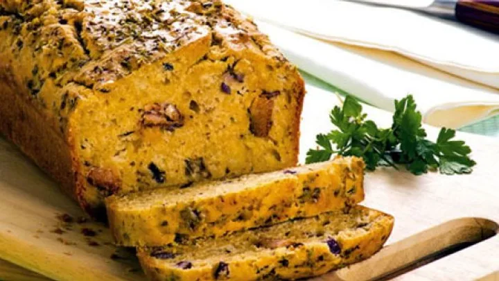 Receita de Pão com Sardinha, Azeitona e Cebola