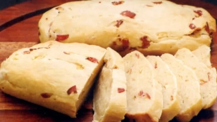 Receita de Pão de Batata com Salame