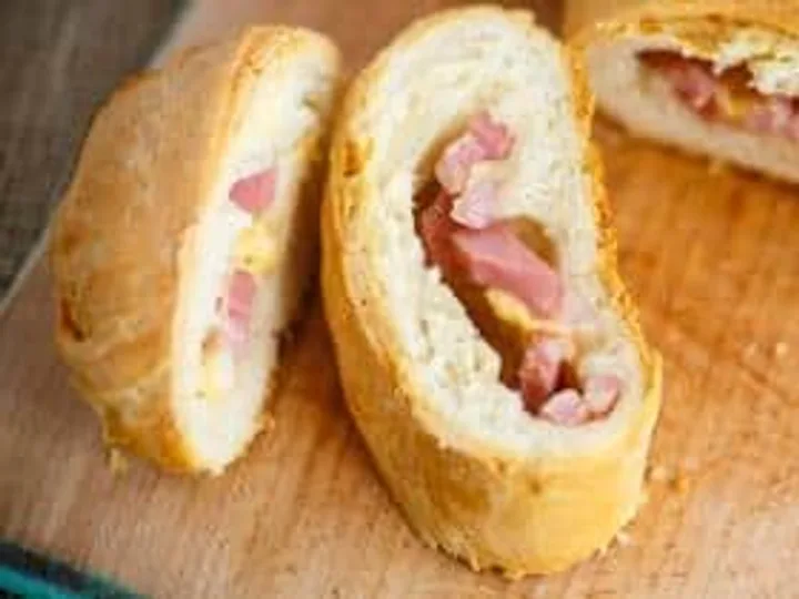 Pão Recheado com Presunto e Queijo