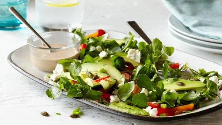 Receita de Salada de Agrião e Pêra com Molho Asiático