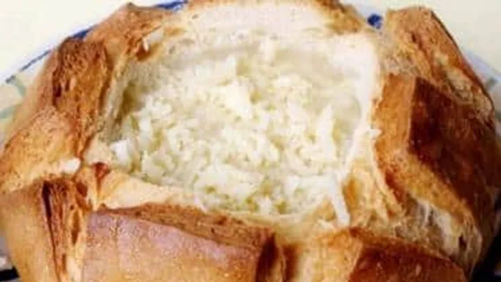 Receita de Sopa de Queijo no Pão Italiano