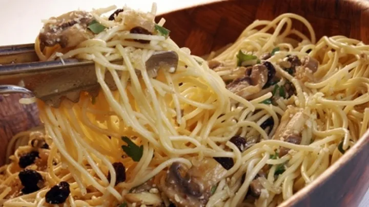 Receita de Espaguete com Uvas Passas