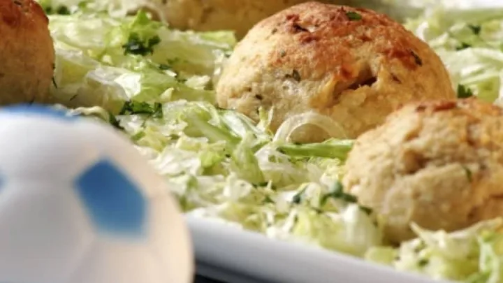 Receita de Almôndegas de frango com Salada de Alface