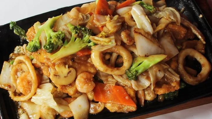Receita de Chapa Chinesa de Frutos do Mar