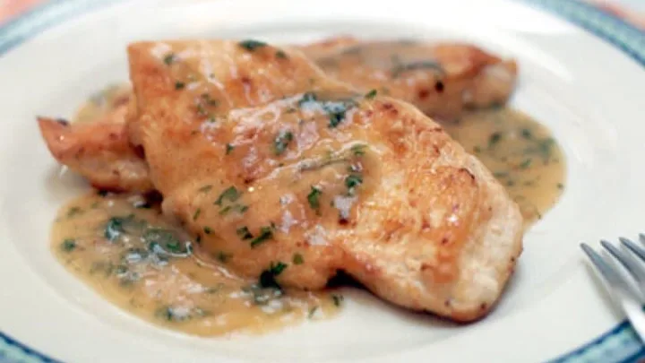 Receita de Filé de Frango ao Molho de Salsa