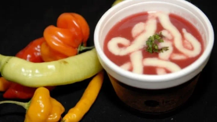 Receita de Sopa de Beterraba com Creme Azedo