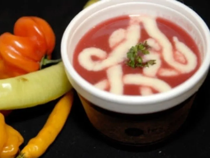 Sopa de Beterraba com Creme Azedo