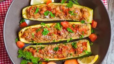 Receita de Abobrinhas Recheadas com Carne Moída, enviada por Adege Adalgisa - Prazer à Mesa