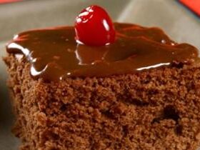 Receita de Bolo de Chocolate de Liquidificador, enviada por Adege Adalgisa - Prazer à Mesa