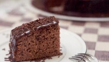 Receita de Bolo de Chocolate Simples, enviada por Adege Adalgisa - Prazer à Mesa