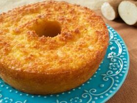 Receita de Bolo de Mandioca com Leite Condensado e Coco, enviada por Adege Adalgisa - Prazer à Mesa