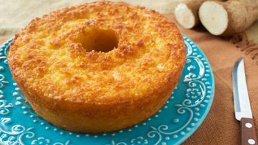 Receita de Bolo de Mandioca com Leite Condensado e Coco, enviada por Adege Adalgisa - Prazer à Mesa