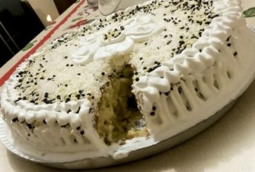Receita de Bolo Gelado de Abacaxi, enviada por Adege Adalgisa - Prazer à Mesa