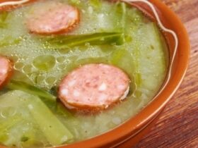 Receita de Caldo Verde com Paio e Calabresa, enviada por Adege Adalgisa - Prazer à Mesa