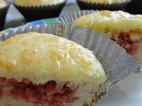 Receita de Cupcake Salgado de Calabresa e Parmesão, enviada por Luciana Souza - Prazer à Mesa