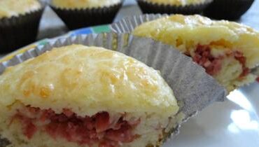 Receita de Cupcake Salgado de Calabresa e Parmesão, enviada por Luciana Souza - Prazer à Mesa