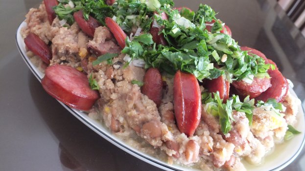 Receita de Feijão Tropeiro com Calabresa, enviada por Marlene Ferreira - Prazer à Mesa