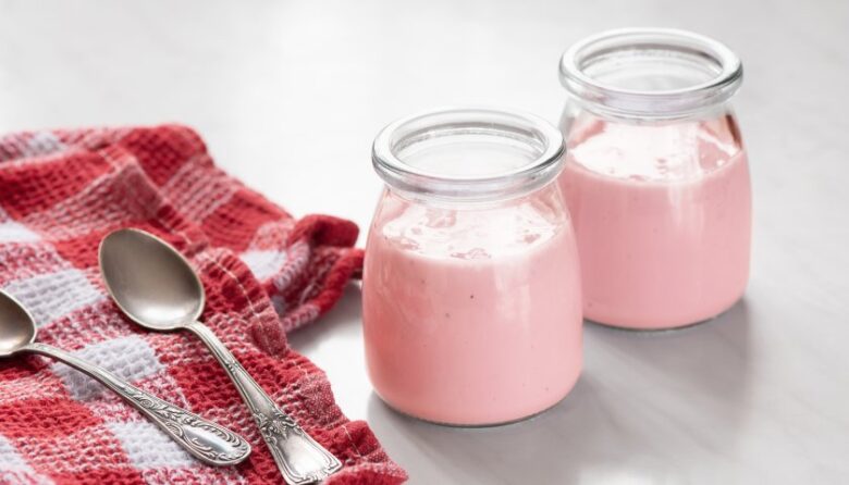 Receita de Iogurte Caseiro sabor Morango, enviada por Luíza Carolina - Prazer à Mesa