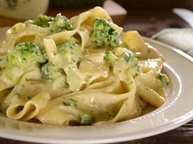 Receita de Macarrão com Creme de Leite e Brócolis, enviada por Luciana Souza - Prazer à Mesa