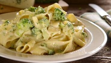 Receita de Macarrão com Creme de Leite e Brócolis, enviada por Luciana Souza - Prazer à Mesa