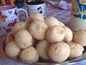 Receita de Pão de Queijo com Polvilho Azedo, enviada por Luciana Souza - Prazer à Mesa