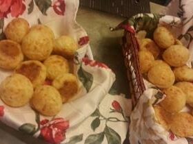 Receita de Pão de Queijo com Queijo Parmesão, enviada por Adege Adalgisa - Prazer à Mesa