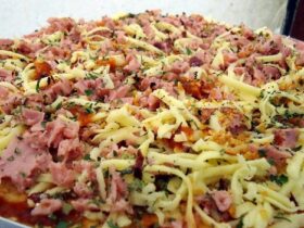 Receita de Pizza de Presunto e Mussarela, enviada por Adege Adalgisa - Prazer à Mesa