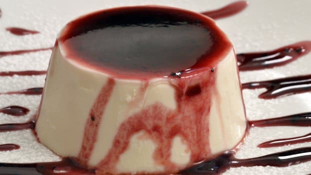 Receita de Pudim de Iogurte com Calda de Morango, enviada por Ana Cristina - Prazer à Mesa