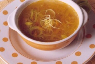 Receita de Sopa de Alho-Poró e Batatas, enviada por Telma Gomide - Prazer à Mesa