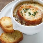 Receita de Sopa de Cebola Gratinada, enviada por Vania Justino - Prazer à Mesa