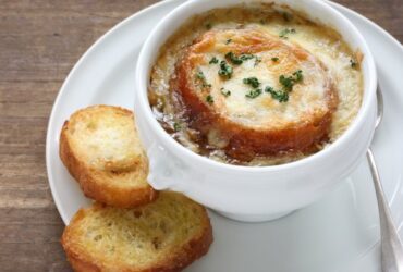 Receita de Sopa de Cebola Gratinada, enviada por Vania Justino - Prazer à Mesa