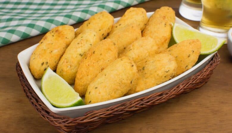 Receita de Bolinho de Bacalhau Fácil, enviada por Telma Gomide - Prazer à Mesa